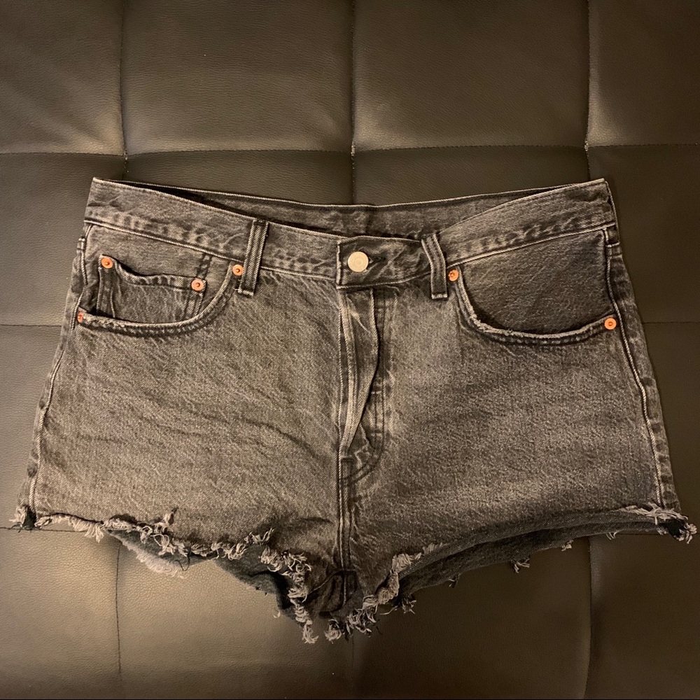 LEVI’S SHORTS 501 SIZE 32